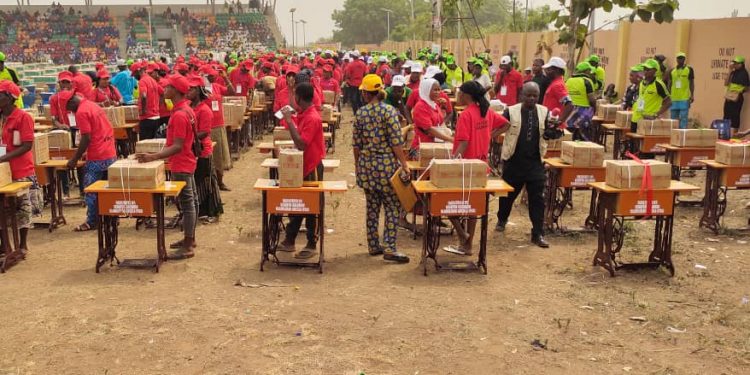 Ogun West: Succour As Senator YAYI Pulls Over 15,000 Out Of Poverty