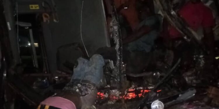 Four Die, 3 Injured In Predawn Crash On Lagos – Ibadan Highway