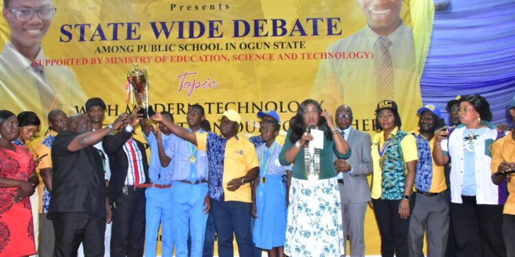 Iganmode Beats Other Schools In Ogun To Win Rotary State – Wide Debate 