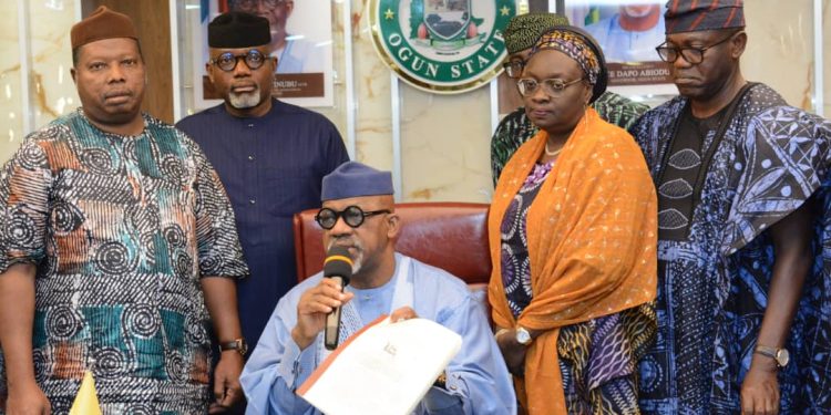 Abiodun Signs N703.028bn 2024 Budget Into Law