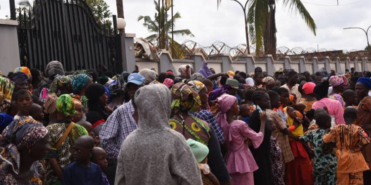 Hope Rekindled, Excitement Everywhere In Ijebu – Igbo As Kashamu’s Son Revs Up Father’s Generosity 