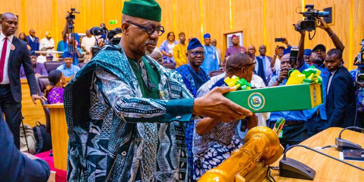 Abiodun Presents 2025 Budget Of N1.055Trn To Ogun Assembly 