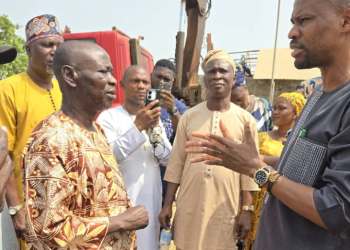 OGHA Minority Leader, Lukman Adeleye Donates 50 Electricity Poles To Odogbolu Constituency