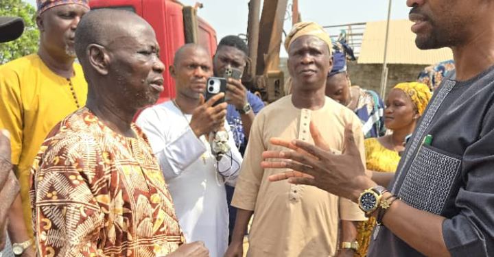 OGHA Minority Leader, Lukman Adeleye Donates 50 Electricity Poles To Odogbolu Constituency