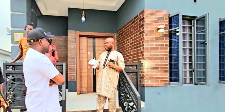 Excitement As US – based Urban Planner Receives Keys to Pelican Ecostay Apartment