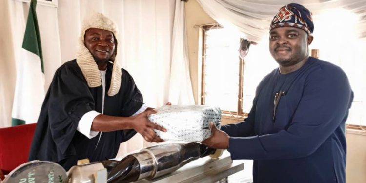 Diya Presents N5.3Billion 2025 Budget To Odogbolu Council Legislative Arm