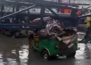Giant Billboard Collapses On Multiple Tricycles In Aba, Many Feared Kìlled