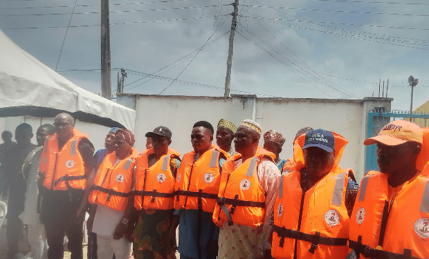 FG Donates 1,000 Life – Saving Jackets To Boost Safety On Ogun Waterways 