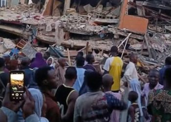 Many Trapped, 15 Rescued As Two-Storey Building Crumbles In Lagos
