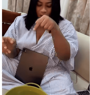 Actress Nkechi Blessing Dips N3m iPhone 17 In Water, Says Her Apple Original