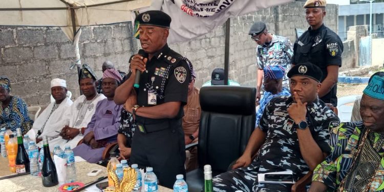 CP Lanre Ogunlowo Tours Abeokuta Metro Area Command, Urges Constructive Criticism