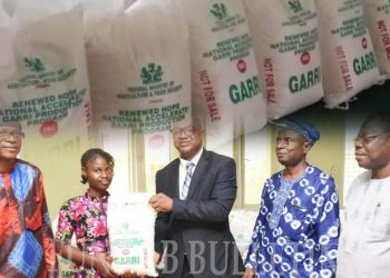 FUNAAB Supports 60 Indigent Students With Garri Packs To Ease Economic Hardship