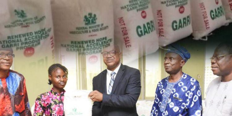 FUNAAB Supports 60 Indigent Students With Garri Packs To Ease Economic Hardship