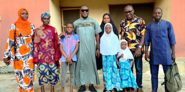 Ramadan: Oko Opo Foundation Visits Late Electrician’s Family, Pledges University Education For Son