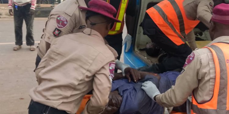Auto Crash Along Abeokuta–Sagamu Road Leaves Female Child, 2 Others Dead, 7 Injured