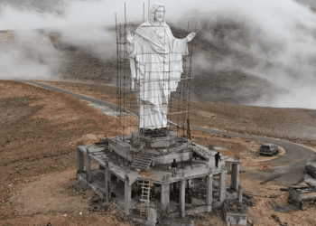 Amid Conflict, Lebanon Installs One of the Region’s Largest Statues of Christ