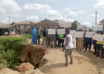 24 Abeokuta Communities Protest, Urge Gov Abiodun To Save Collapsing Bridge 