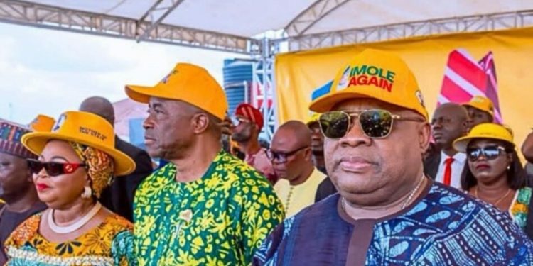 Security Aides Hurry To Evacuate Gov Adeleke, Sister, CoS As Podium Collapses During Re-Election Campaign