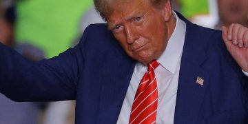 Trump Secretly Switched Planes in Catering Truck Amid Iranian Missile Threat