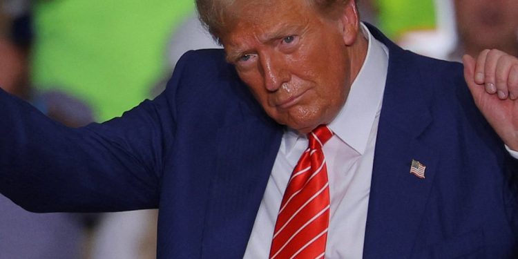 Trump Secretly Switched Planes in Catering Truck Amid Iranian Missile Threat