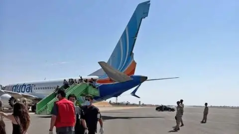 Dubai: Israel -Bound Flight Plunges into Chaos After Cockpit Stabbing; Passengers Help Stop Suspected Hijacking