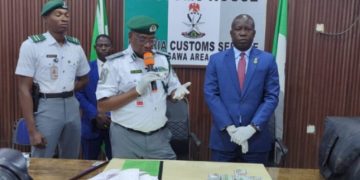 EFCC Begins Probe of Man Arrested with $265,000 at Kano Airport