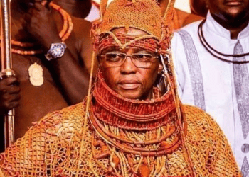 Oba Ewuare II Suspends Isikhuan Praise Singers Over Sacred Rendition at Igbinedion Residence 