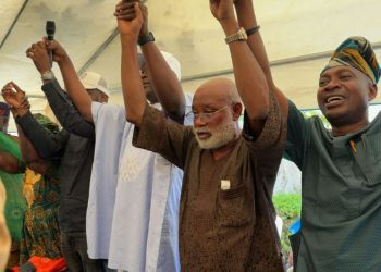 Ogun APC Suffers Major Blow as SIA Movement Dumps Party for PDP